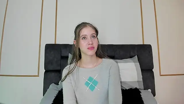 sara  jones gh online show from February 21, 10:59 pm