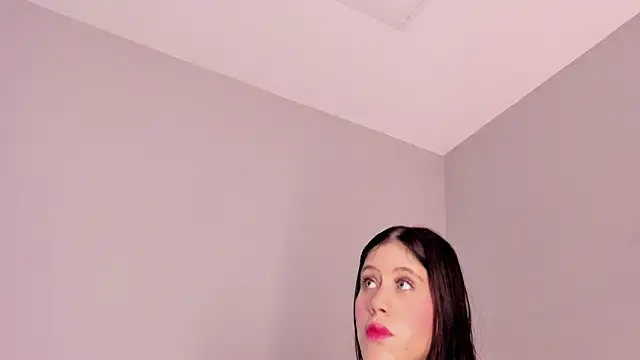 sara  jones gh online show from December 3, 5:00 pm