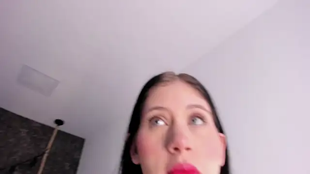 Snapshot of sara__jones_gh chatting on February 19, 6:59 pm sara jones gh online show from February 19, 6:59 pm