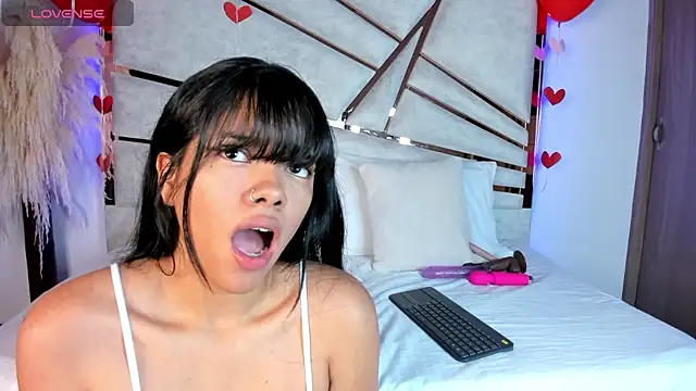 Snapshot of ssofijohnsonx chatting on February 23, 10:17 am ssofijohnsonx online show from February 23, 10:17 am