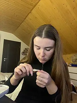 mewKate online show from March 11, 4:18 pm