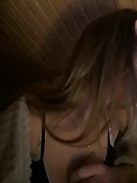 mewKate online show from November 22, 6:51 pm