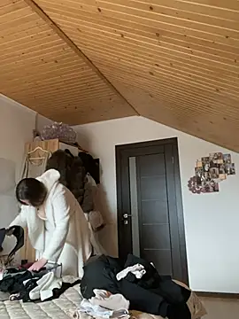 mewKate online show from March 30, 3:02 pm