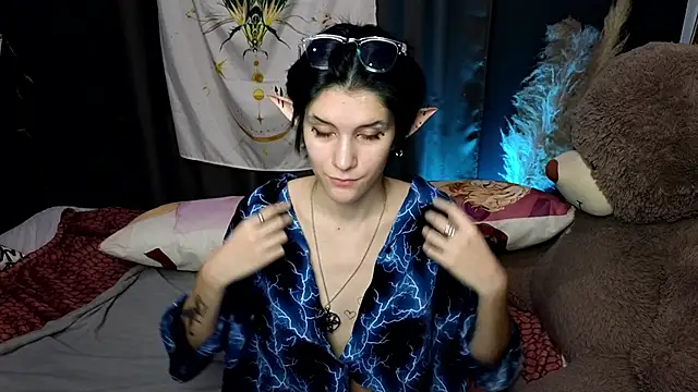 Hyeon Jin online show from January 14, 12:00 am