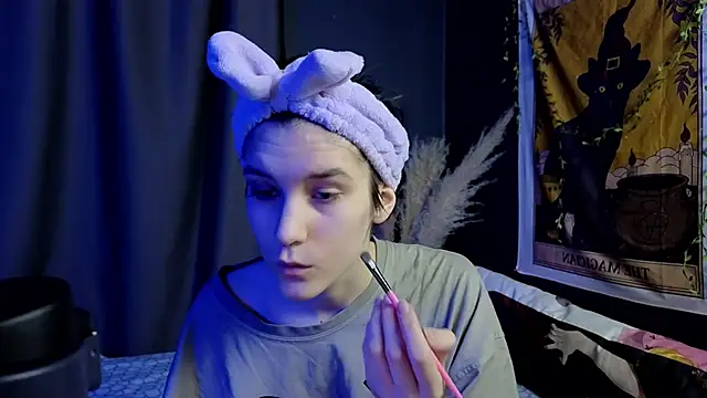 Hyeon Jin online show from February 8, 8:42 pm