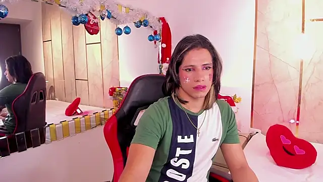 Snapshot of TylerBloom chatting on December 15, 12:53 pm TylerBloom online show from December 15, 12:53 pm