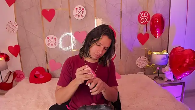 Snapshot of TylerBloom chatting on February 11, 12:54 pm TylerBloom online show from February 11, 12:54 pm