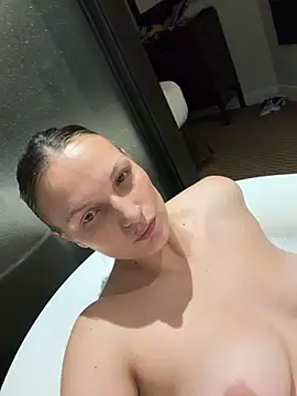 Snapshot of justpeachybaby chatting on November 4, 4:33 am justpeachybaby online show from November 4, 4:33 am