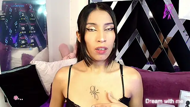 Snapshot of Silver_Rosex chatting on August 1, 7:24 pm Silver Rosex online show from August 1, 7:24 pm