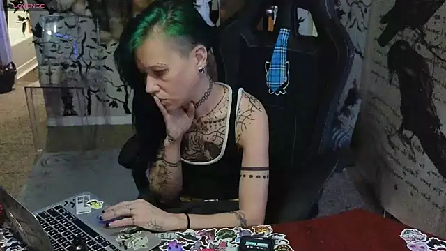 trashbrat online show from September 28, 9:47 am