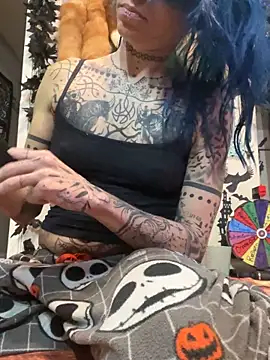 trashbrat online show from November 23, 6:35 am