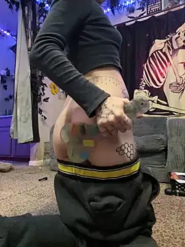 trashbrat online show from April 4, 6:00 am