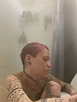 trashbrat online show from April 5, 5:04 am