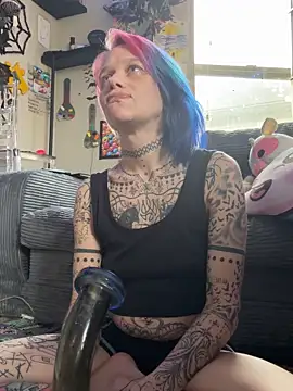 trashbrat online show from April 24, 12:40 pm