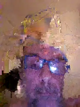 Snapshot of LuluEros chatting on December 4, 10:07 pm LuluEros online show from December 4, 10:07 pm