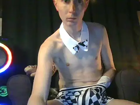 Slytherin-Boy009 online show from January 7, 8:31 pm