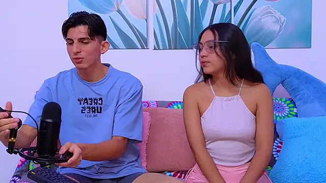 Snapshot of Ana_and_Leo chatting on June 6, 3:28 pm Ana and Leo online show from June 6, 3:28 pm