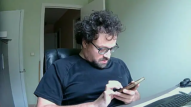 littlehairyman online show from October 28, 8:40 am