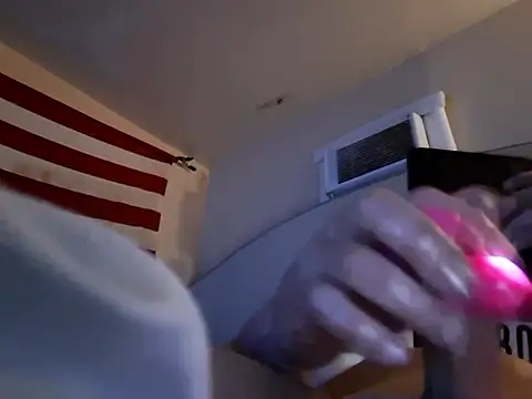 Snapshot of hesjustafriend chatting on April 25, 9:34 am hesjustafriend online show from April 25, 9:34 am