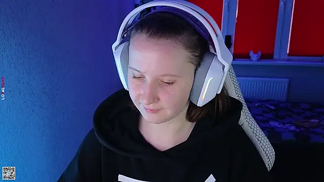 Snapshot of mon_lola chatting on October 9, 1:09 pm mon lola online show from October 9, 1:09 pm