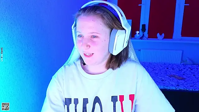 Snapshot of mon_lola chatting on October 29, 3:25 pm mon lola online show from October 29, 3:25 pm