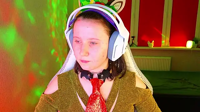 Snapshot of mon_lola chatting on December 15, 4:55 pm mon lola online show from December 15, 4:55 pm