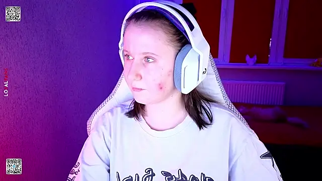 mon lola online show from February 4, 2:56 pm