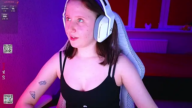 mon lola online show from February 25, 3:54 pm