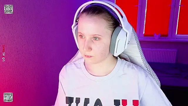 mon lola online show from March 27, 3:01 pm