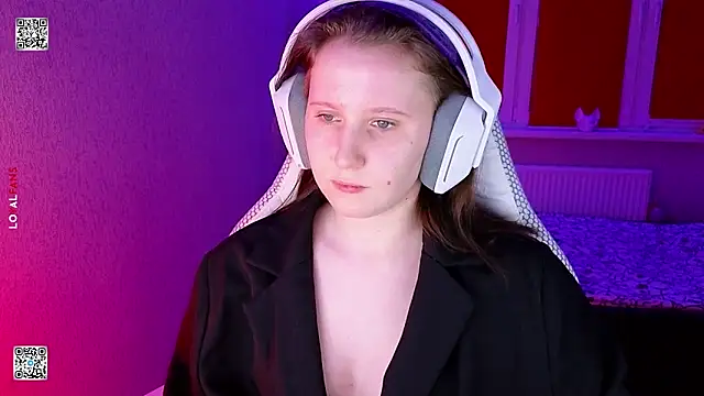 mon lola online show from April 14, 4:13 pm