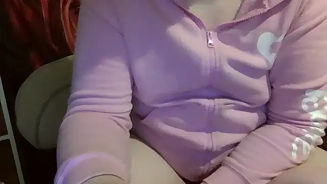 Snapshot of AverageRose chatting on July 17, 12:17 am AverageRose online show from July 17, 12:17 am