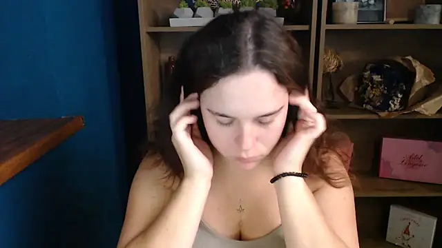 Snapshot of mini_girly chatting on October 7, 9:28 am mini girly online show from October 7, 9:28 am