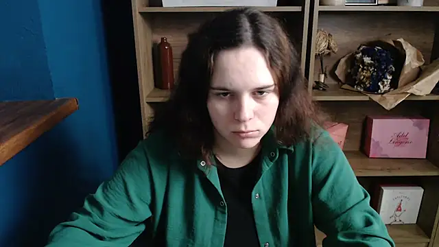 Snapshot of mini_girly chatting on October 16, 8:04 am mini girly online show from October 16, 8:04 am