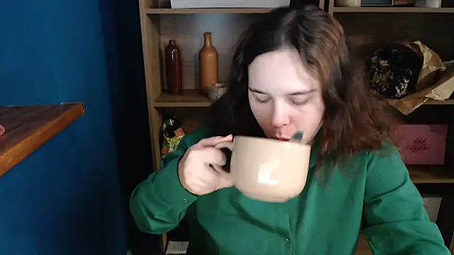 Snapshot of mini_girly chatting on October 20, 11:21 am mini girly online show from October 20, 11:21 am