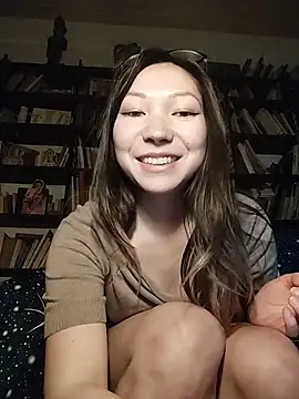 Snapshot of LoveFoxyQueen chatting on May 5, 10:18 pm LoveFoxyQueen online show from May 5, 10:18 pm