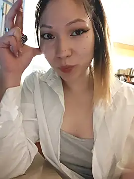 Snapshot of LoveFoxyQueen chatting on May 22, 5:07 pm LoveFoxyQueen online show from May 22, 5:07 pm