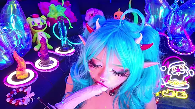 LaytonBox online show from December 18, 2:12 pm