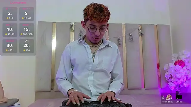 Snapshot of Axel_tay chatting on October 21, 3:51 am Axel tay online show from October 21, 3:51 am