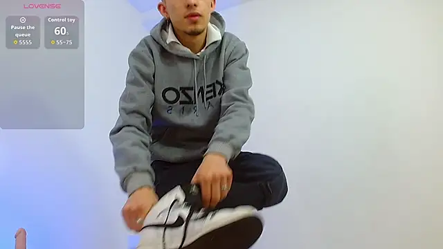 Snapshot of Axel_tay chatting on November 14, 11:31 am Axel tay online show from November 14, 11:31 am