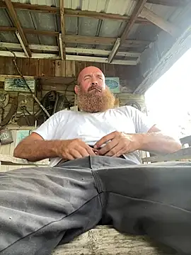 Snapshot of 32XRedBeard chatting on July 16, 11:22 pm 32XRedBeard online show from July 16, 11:22 pm