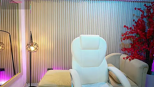 Snapshot of Emma_Walkerr_ chatting on September 18, 7:05 pm Emma Walkerr online show from September 18, 7:05 pm