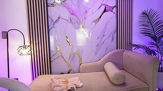 Emma Walkerr  online show from March 28, 7:02 pm