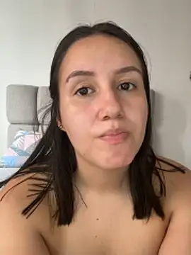 Snapshot of Jullya_x chatting on June 3, 2:33 pm Jullya x online show from June 3, 2:33 pm