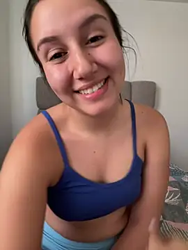 Snapshot of Jullya_x chatting on July 13, 9:39 pm Jullya x online show from July 13, 9:39 pm