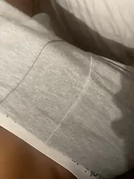 Snapshot of mdnn77 chatting on February 15, 12:33 pm mdnn77 online show from February 15, 12:33 pm