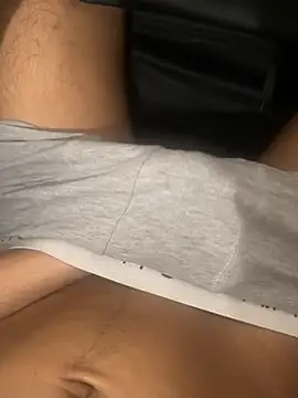 Snapshot of mdnn77 chatting on February 15, 4:01 pm mdnn77 online show from February 15, 4:01 pm