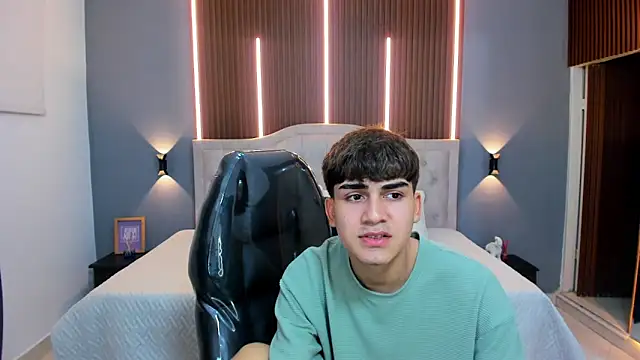 Tommy18   online show from October 10, 3:27 am