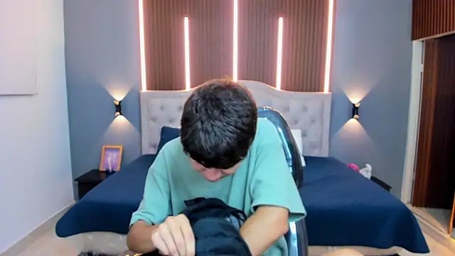 Tommy18   online show from November 16, 3:34 am