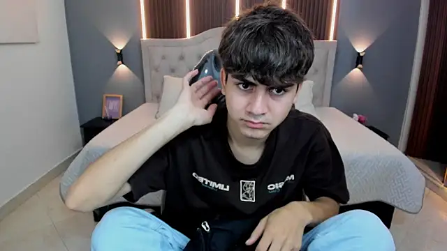 Tommy18   online show from December 3, 3:47 am