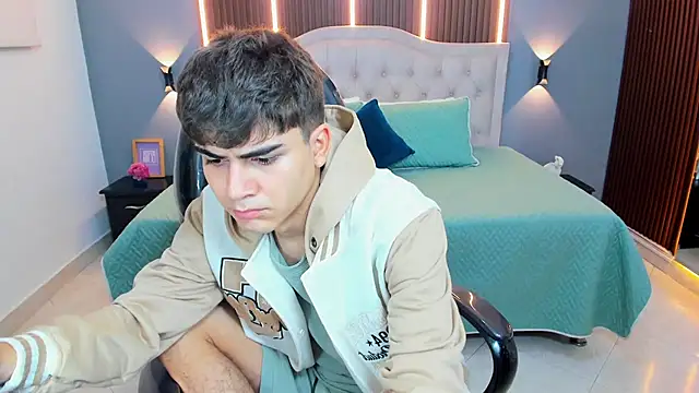 Tommy18   online show from February 17, 3:36 am